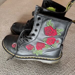 Dr. Marten VONDA FLORAL LEATHER LACE UP BOOTS